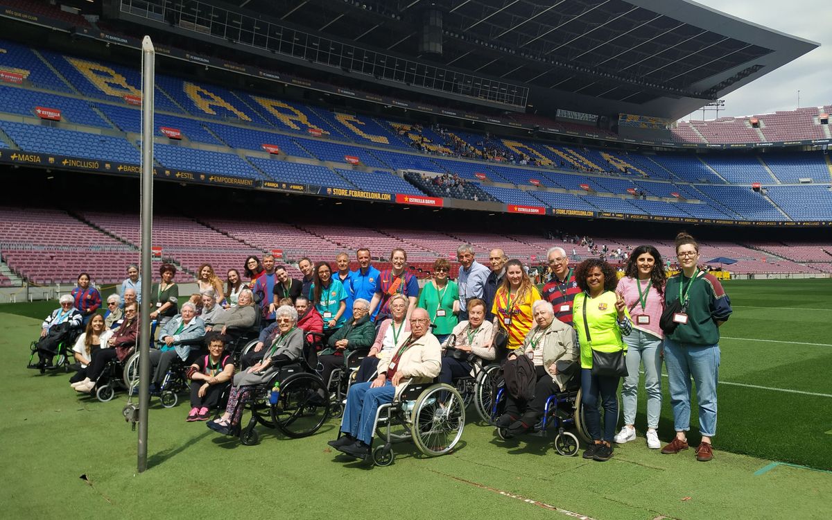 Visita de dos residencias en el Camp Nou con la Fundación de Jugadores
