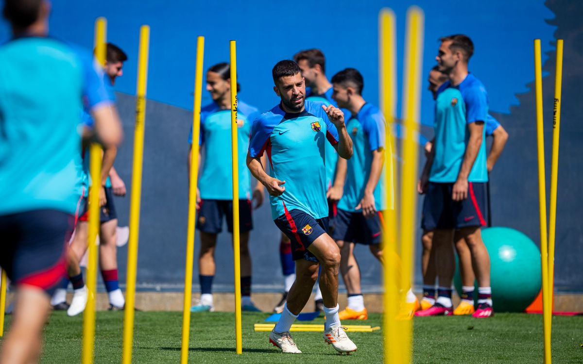 Jordi Alba trains with Barça Atlètic