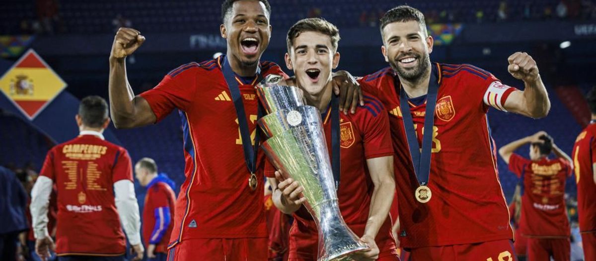 Jordi Alba, Gavi and Ansu Fati end the season with three titles