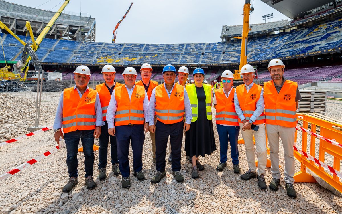 Joan Laporta and the Board of Directors visit the Spotify Camp Nou works