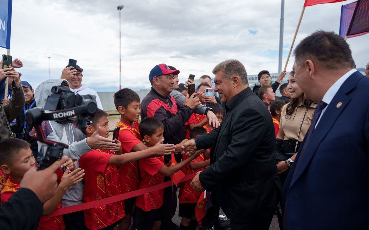 Huge response as FC Barcelona arrive in Kyrgyzstan