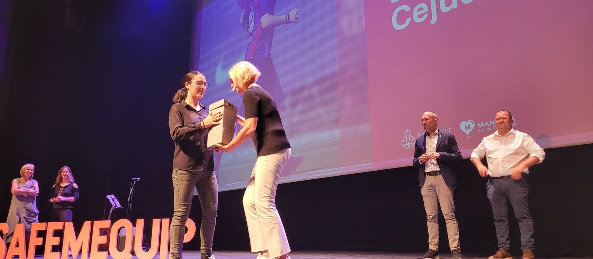 Premio para Yenny Cabanillas, jugadora del Fundació Barça Genuine