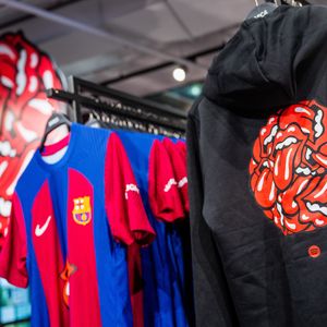 バルサ&ローリングストーンズユニフォーム発売