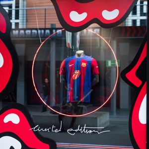 バルサ&ローリングストーンズユニフォーム発売