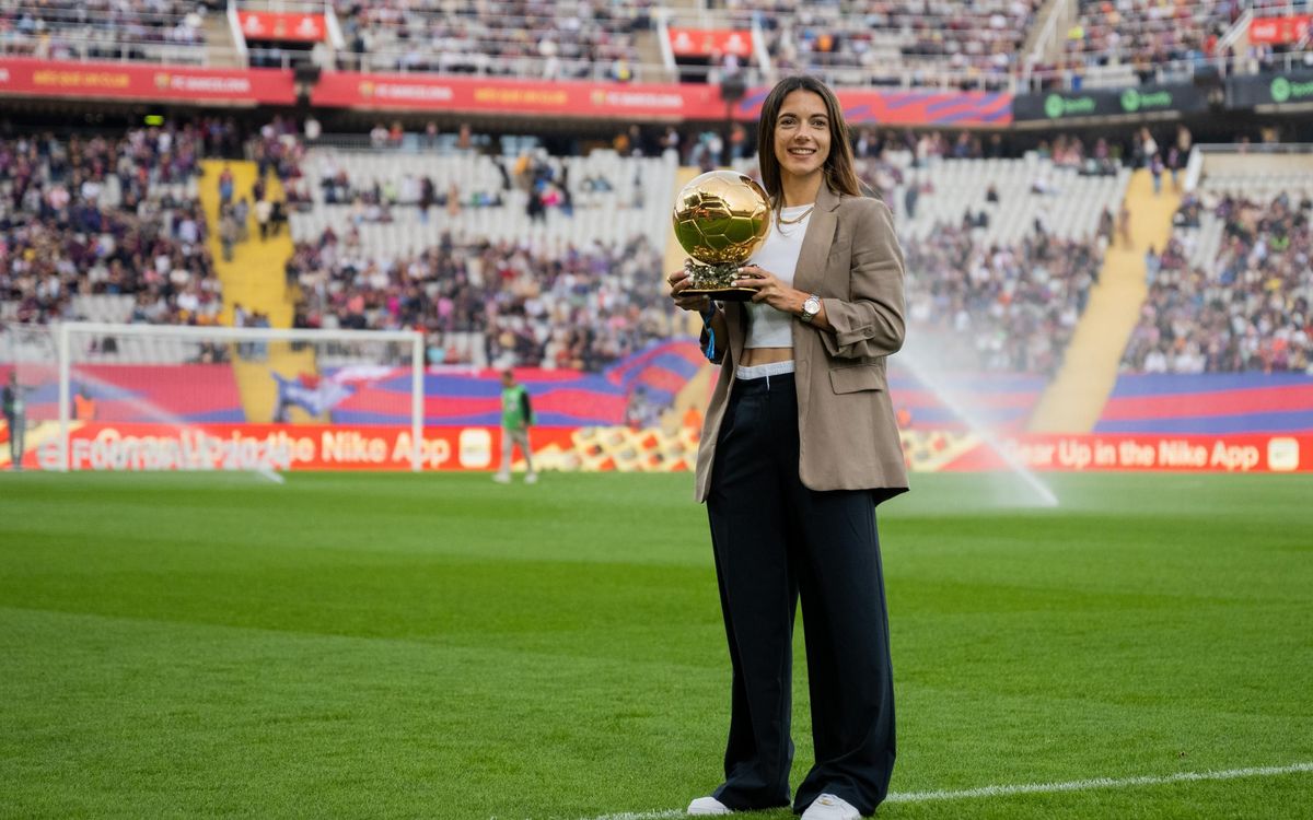 Aitana présente son Ballon d'Or au Stade Olympique