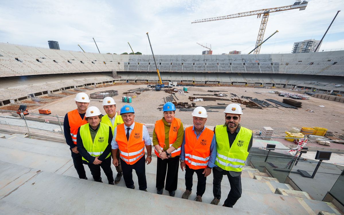 Joan Laporta y la Junta Directiva visitan la evolución de las obras del Spotify Camp Nou