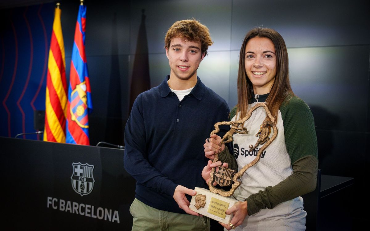 Aitana receives the Aldo Rovira Memorial award for the 2022/23 season