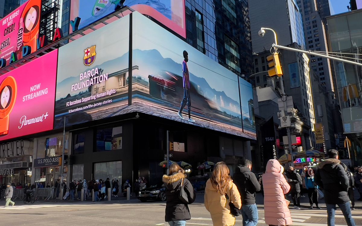 Projection de la vidéo de la campagne, à Times Square (New York).