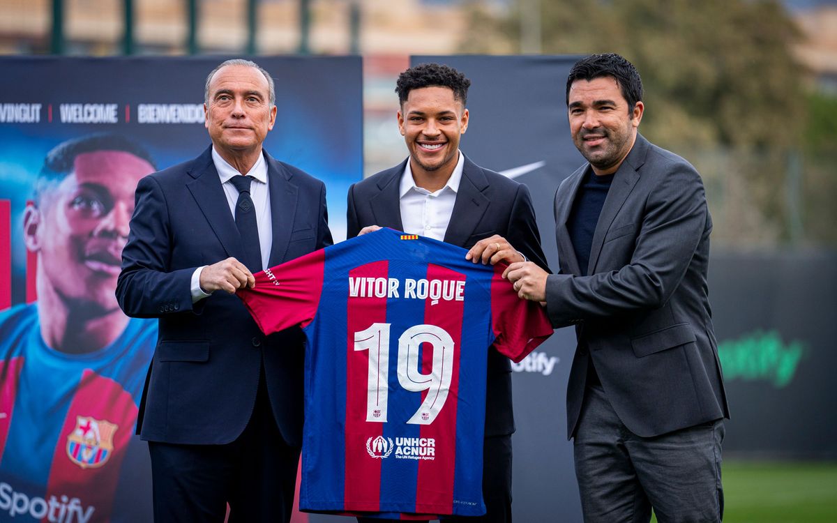Vitor Roque all smiles during his official presentation as a blaugrana