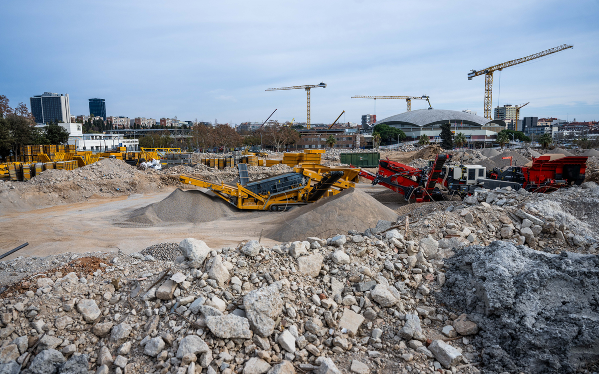 FC Barcelona recycles concrete and steel from the demolition of Spotify Camp Nou for reuse in construction of new stadium
