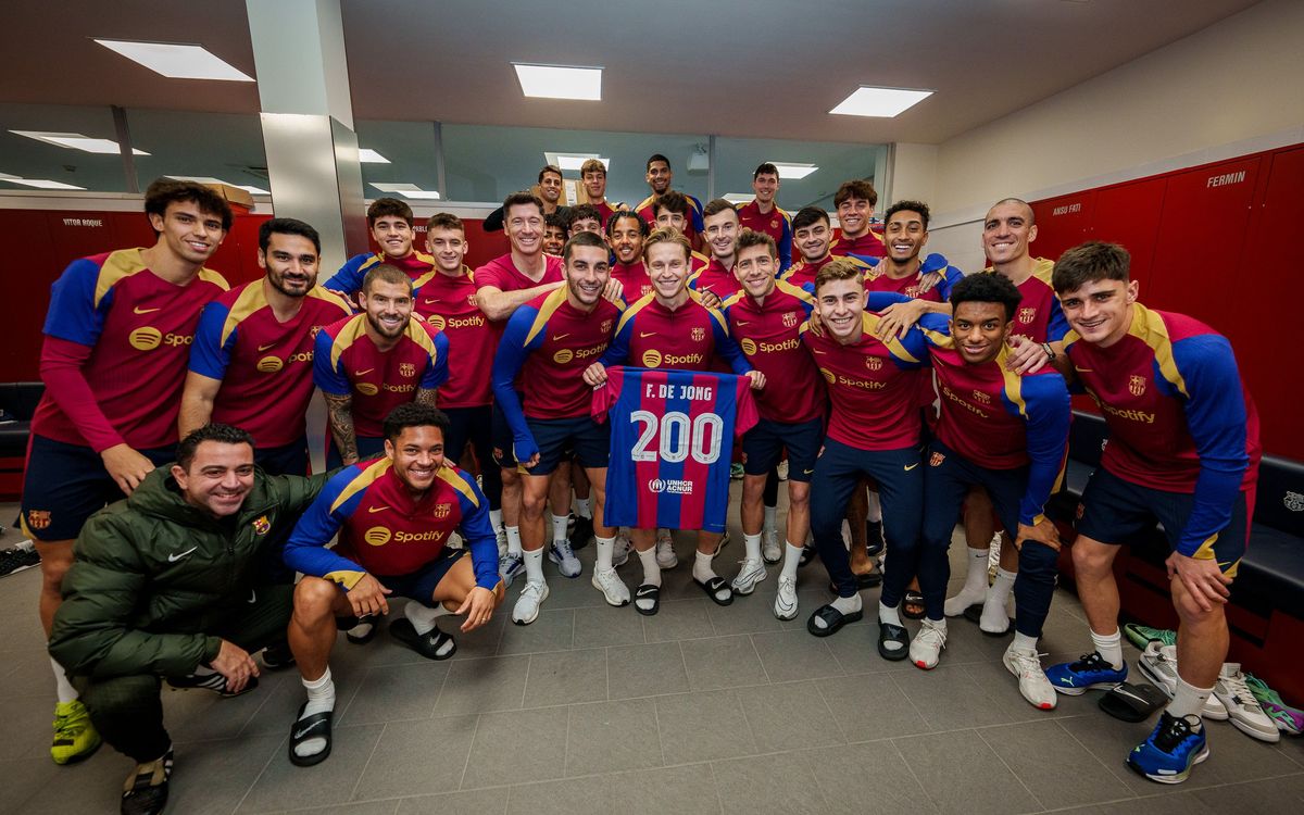 Post match session and a special moment for Frenkie de Jong