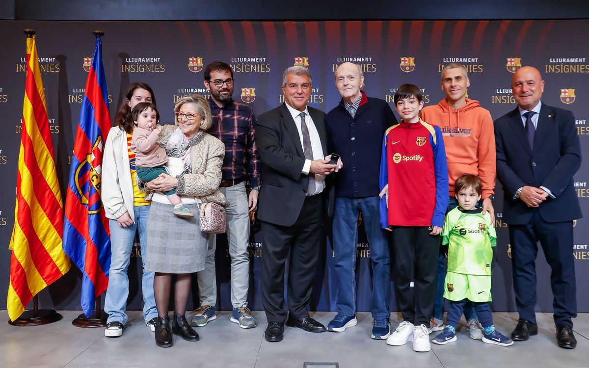 Nueva entrega de insignias de oro para socios y socias con medio siglo de compromiso azulgrana
