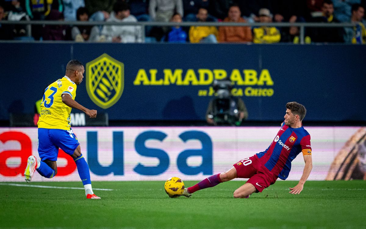 صور مباراة : قادش - برشلونة 0-1 ( 13-04-2024 ) _SGB1764