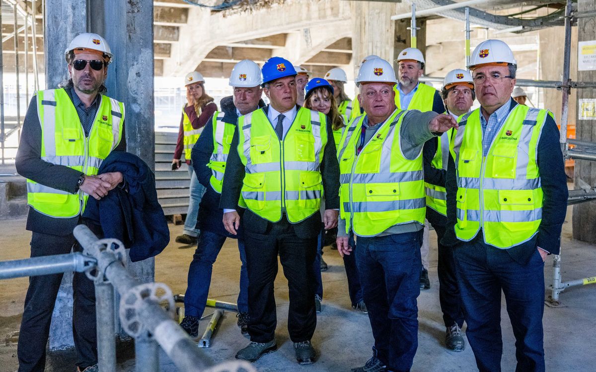 Joan Laporta and the Board of Directors visit the building work at Spotify Camp Nou