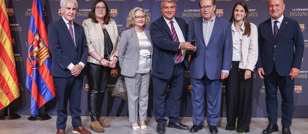 Insígnia d’or per a 38 socis i sòcies del FC Barcelona