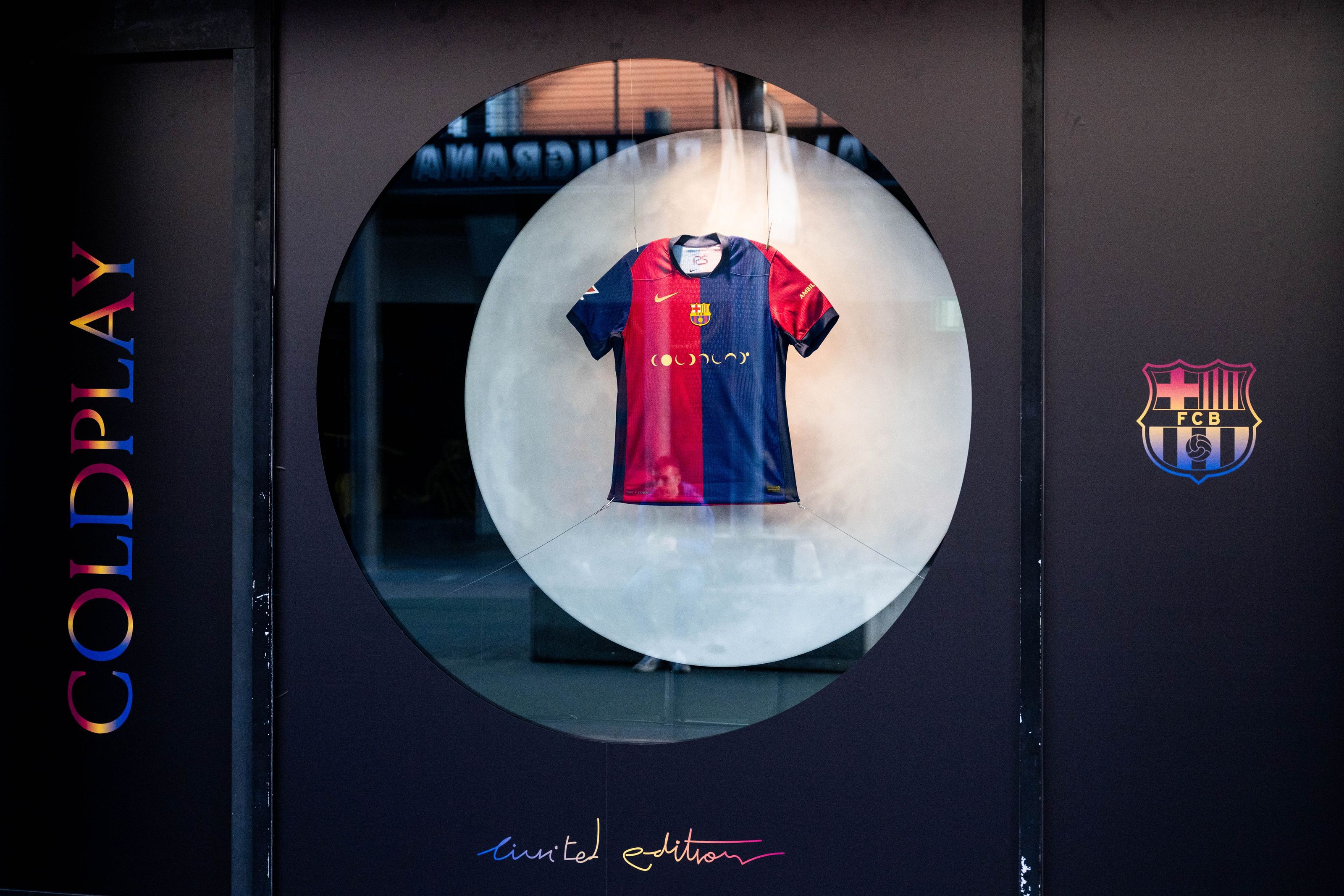 FCバルセロナ COLDPLAY 10番 ユニフォーム Coldplay、Spotifyの手により、バルサユニフォームの胸に輝く次のグループ