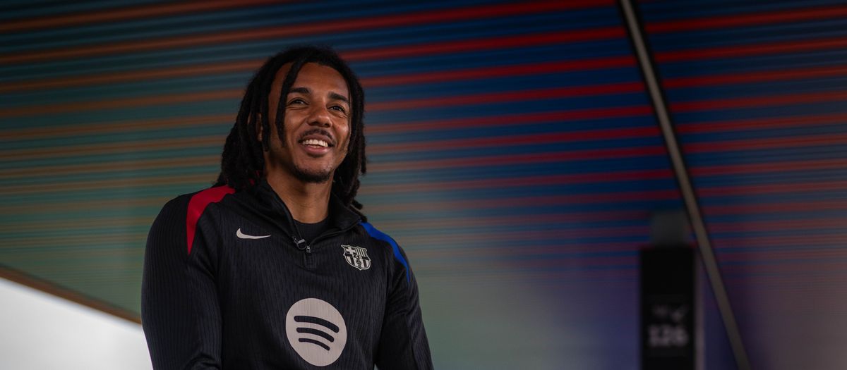 Kounde: “El juego del Barça de Flick es un estilo de ropa divertido y llamativo”