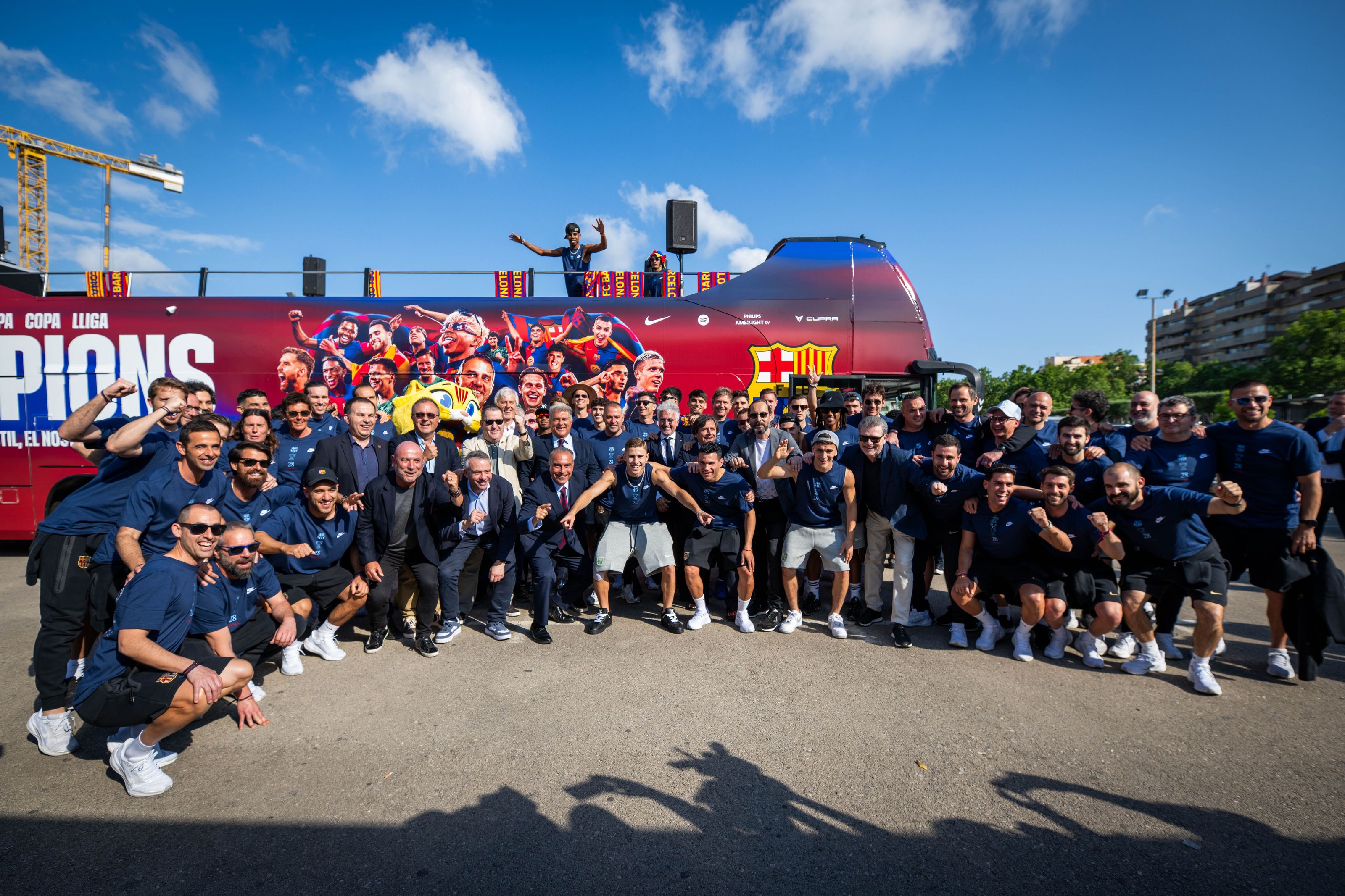 FCバルセロナ優勝パレード応援グッズ他 IMG_8612.JPG?width=3200