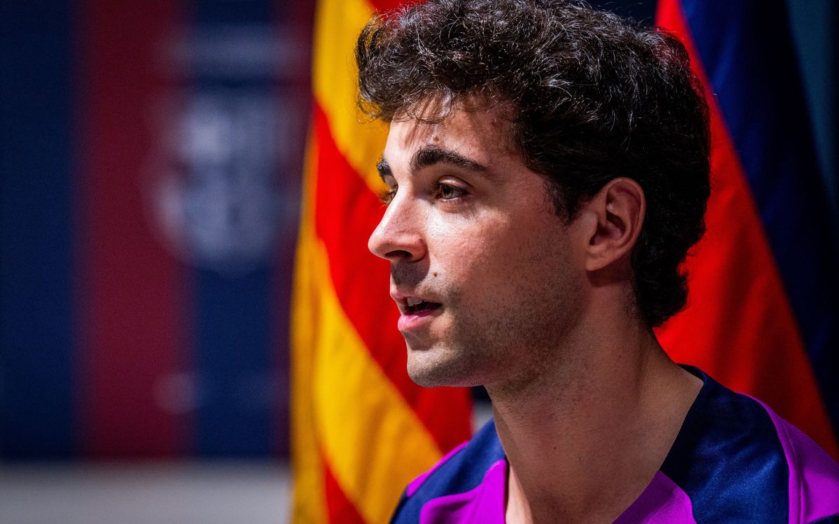 Ignacio Alabart recibe el galardón como miembro del mejor 5 ideal de la temporada 24/25