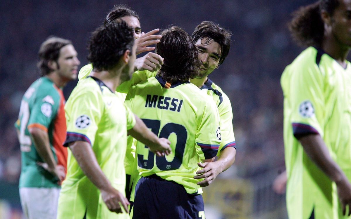 Deco i Messi s'abracen en la victòria del Barça a Bremen l'any 2005.