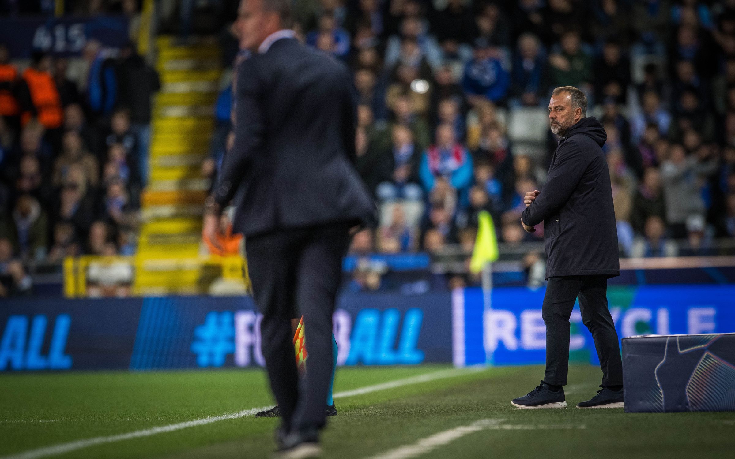 Hansi Flick tetap pertahankan taktiknya di Barcelona