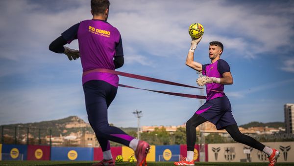 ダニ・アウベス、FC バルセロナの新8番