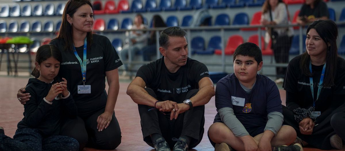 Javier Saviola visita el projecte social de la Fundació Barça i Scotiabank a Xile