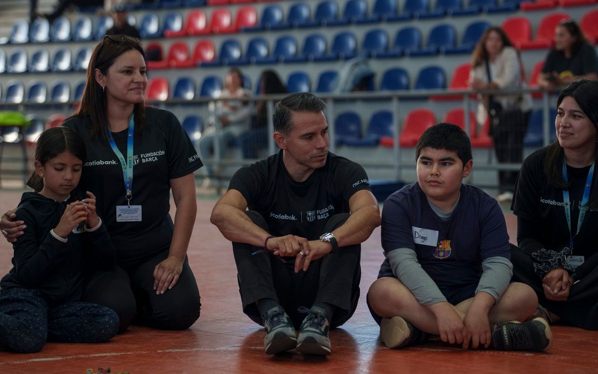 Javier Saviola visita el projecte social de la Fundació Barça i Scotiabank a Xile