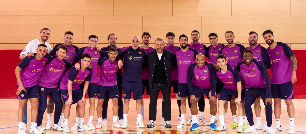 Hansi Flick visits futsal training