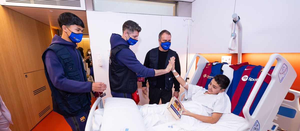 The magic of Barça reaches children in hospital