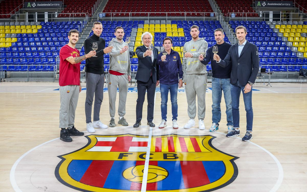 Brindis de Nadal del Barça de bàsquet amb els millors desitjos
