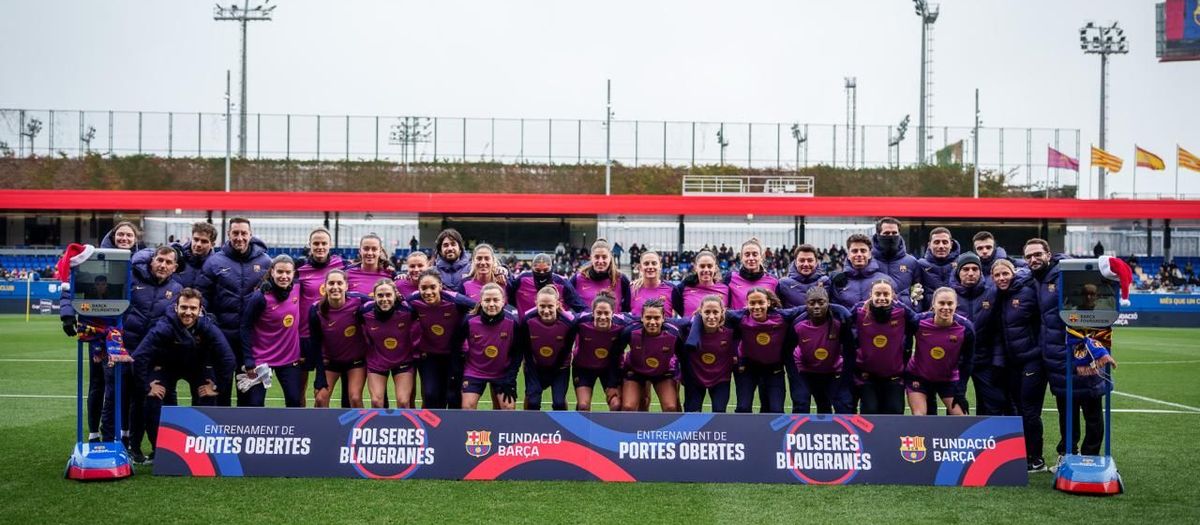 El primer equipo femenino celebra su primer entrenamiento solidario