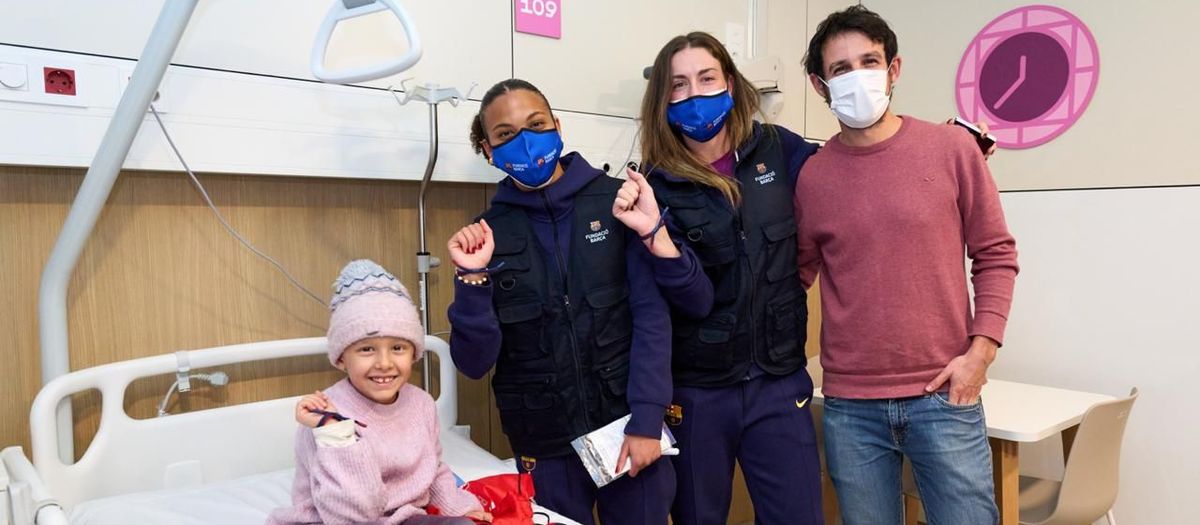 Les jugadores del Barça regalen il·lusió l’endemà del dia de Reis