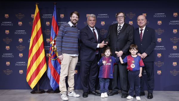 Special members discount on the official 120th anniversary Barça book