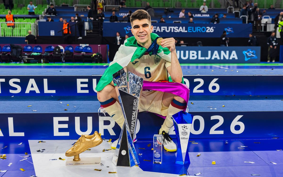Antonio, Adolfo i Dídac Plana, campions d’Europa amb la selecció espanyola després de vèncer Portugal a la final (3-5)
