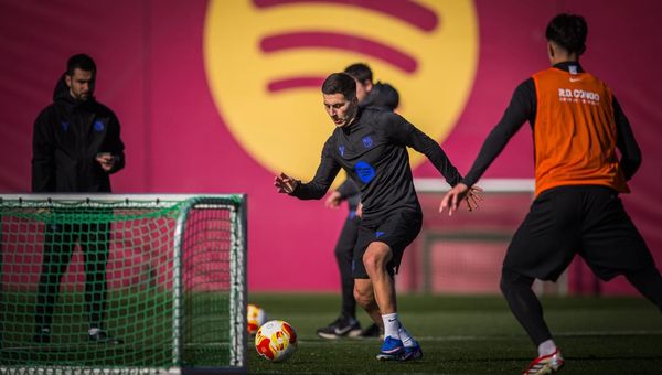 ダニ・アウベス、FC バルセロナの新8番
