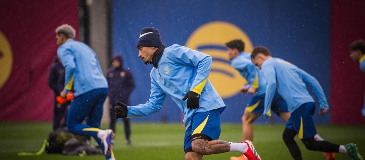 Raphinha joins part of group training