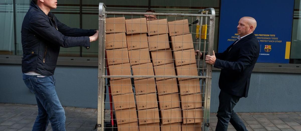 Support forms given out to precandidates for the elections on 15 March