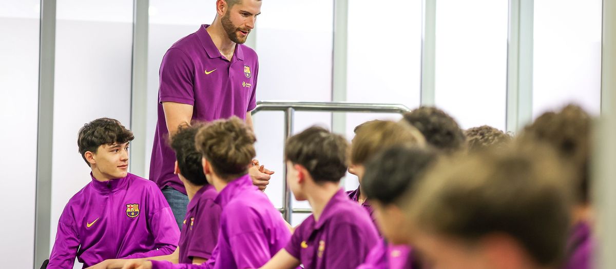 Entre la excelencia académica y la deportiva: Bazán comparte su experiencia con la base