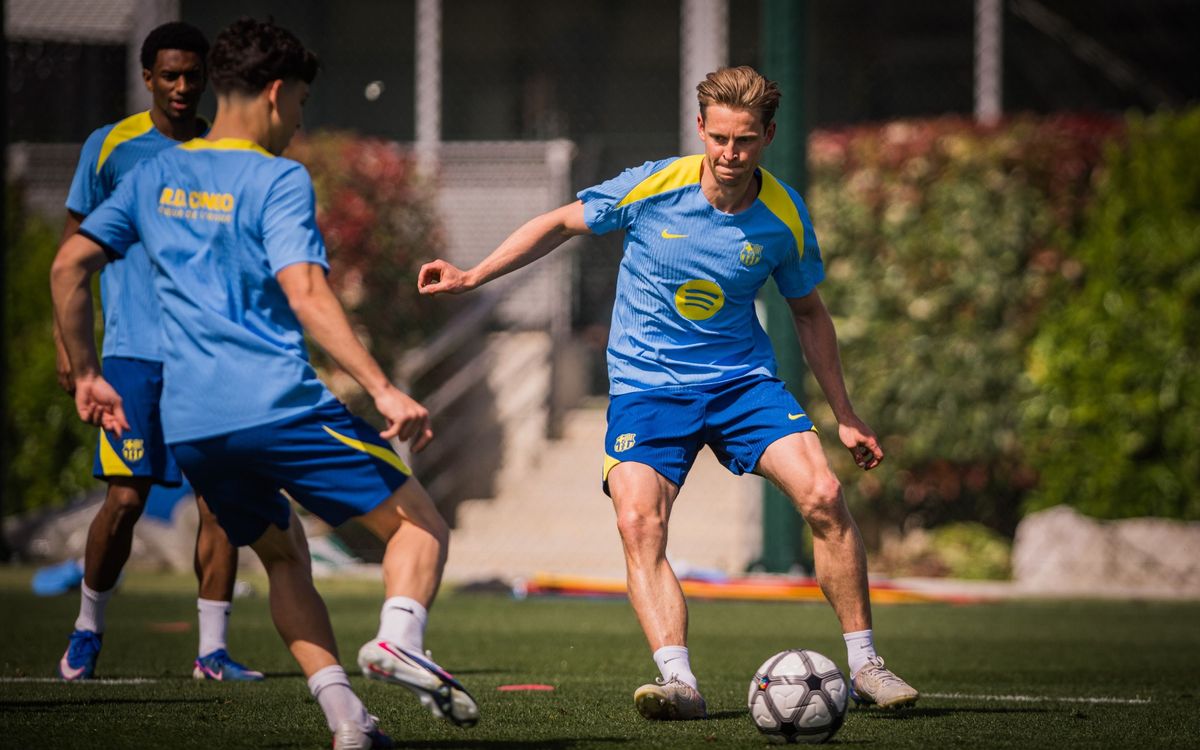 Frenkie de Jong fa part del treball amb l'equip