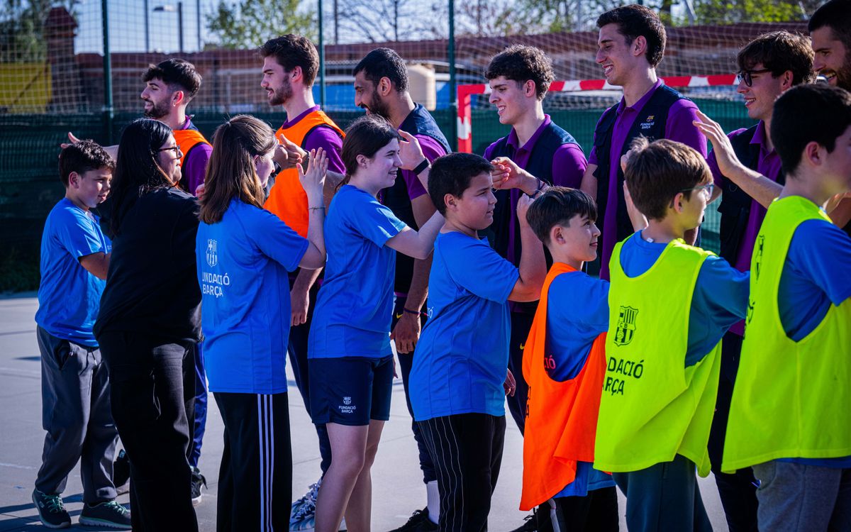 El equipo de balonmano se implica en el proyecto de salud mental