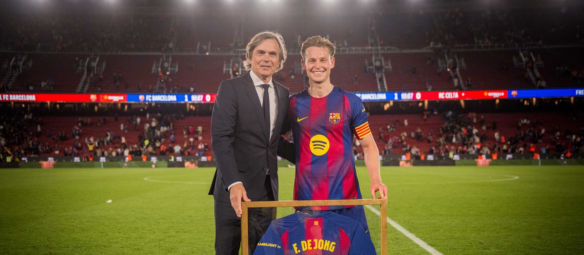 Frenkie de Jong surpasses Cocu to break club record for appearances by a Dutchman