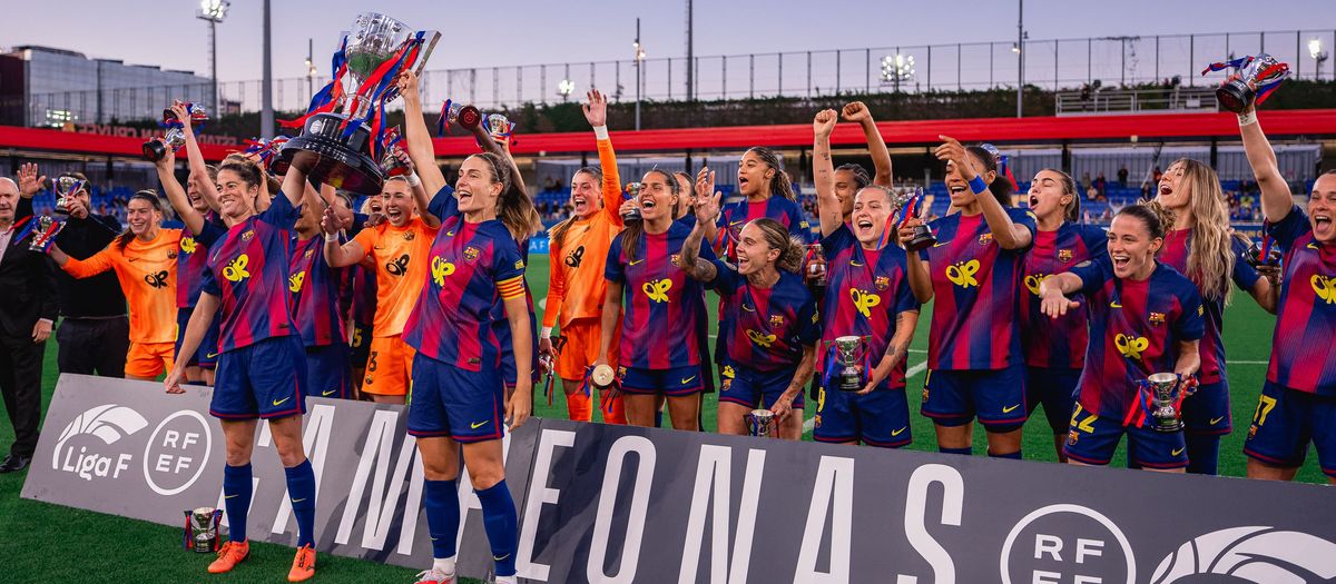 Las campeonas celebran la Liga con la afición