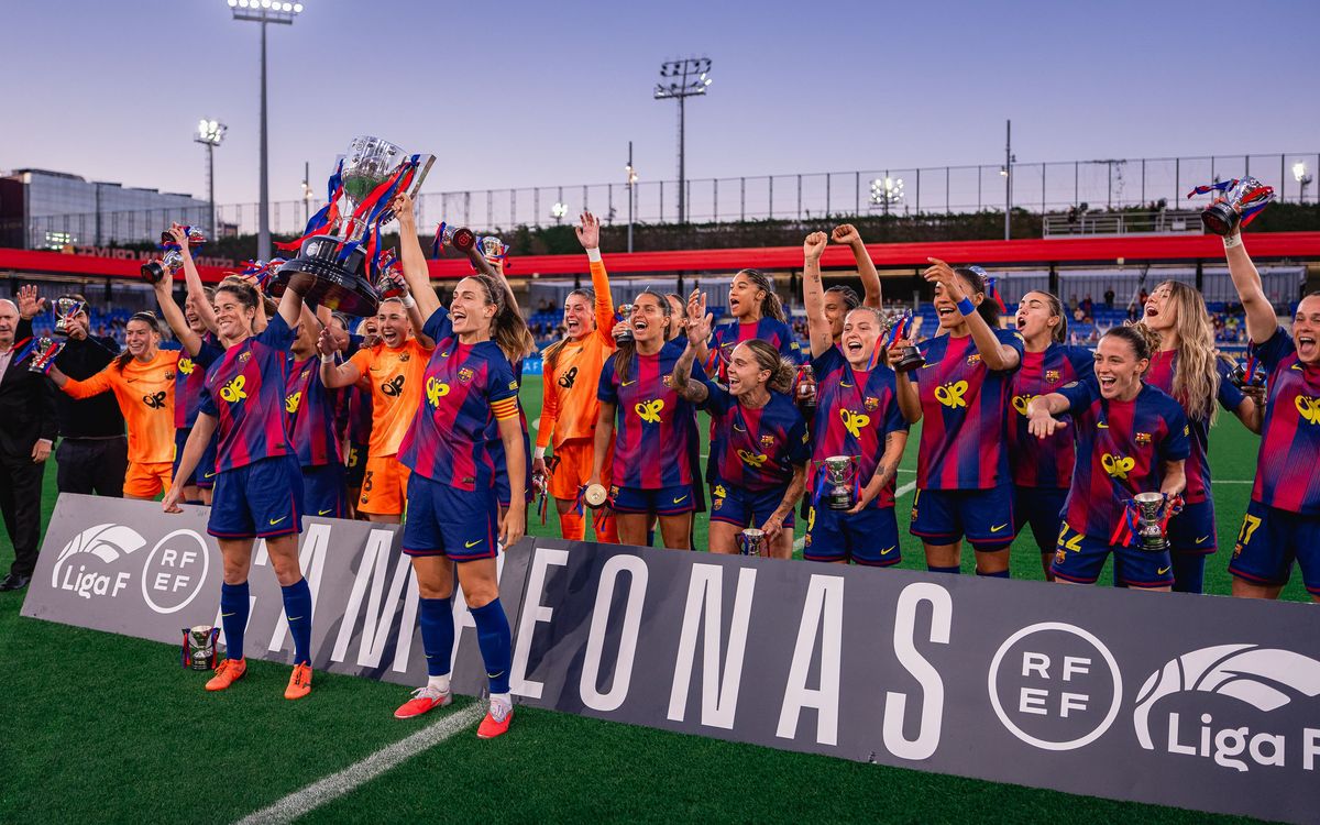 Las campeonas celebran la Liga con la afición
