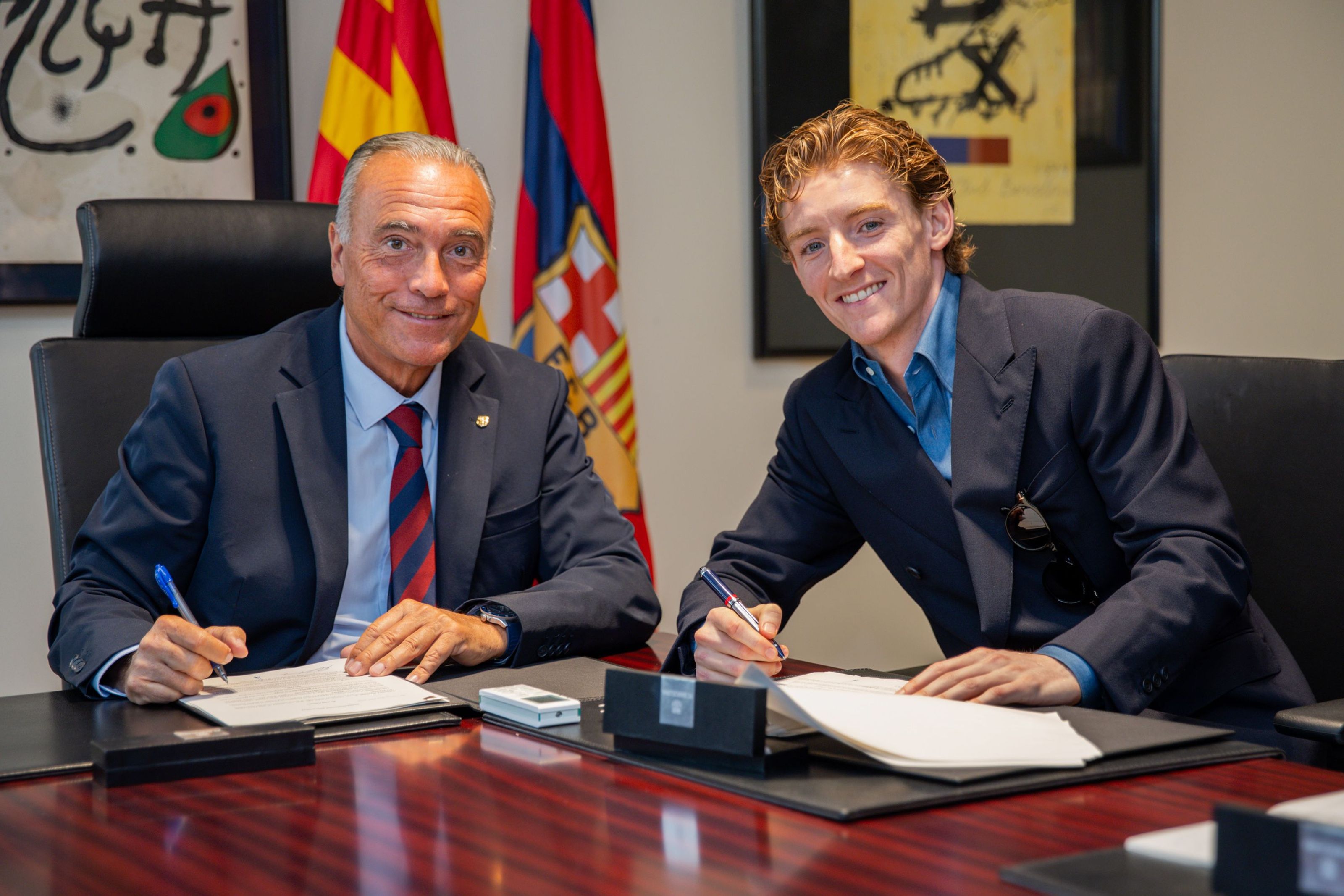 Anthony Gordon signs Barcelona contract.