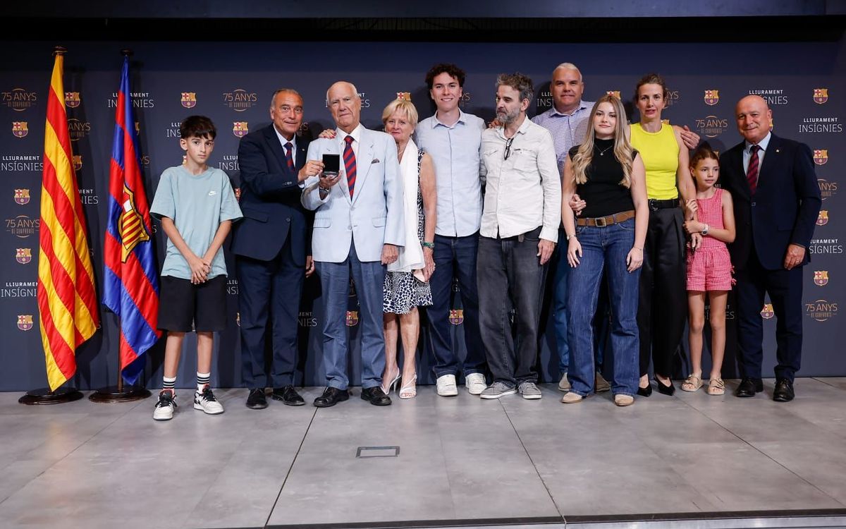 Insígnies d’or i brillants per a 19 socis i sòcies amb 75 anys de fidelitat al Barça