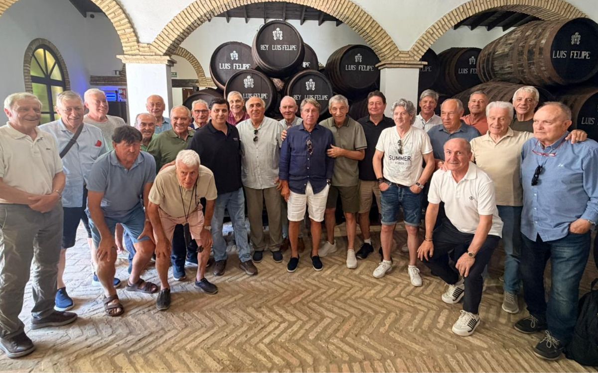 25 jugadors històrics del FC Barcelona es reuneixen amb l’Agrupació a Huelva