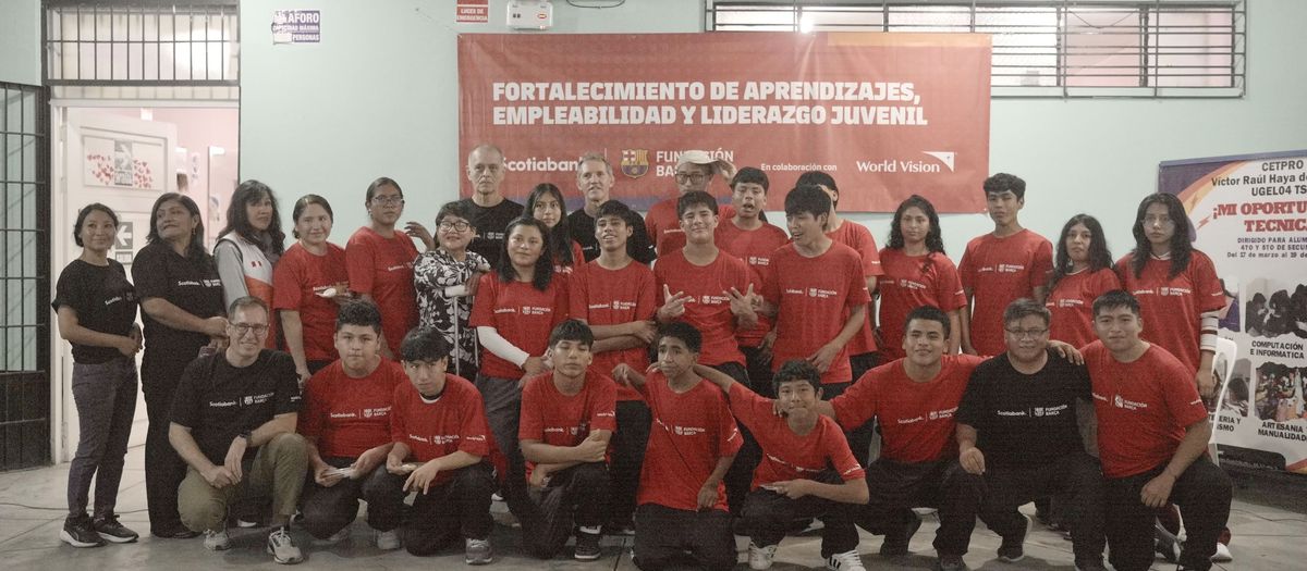 El exjugador del Barça Jon Andoni Goikoetxea visita un proyecto de la Fundación FC Barcelona y Scotiabank en Perú