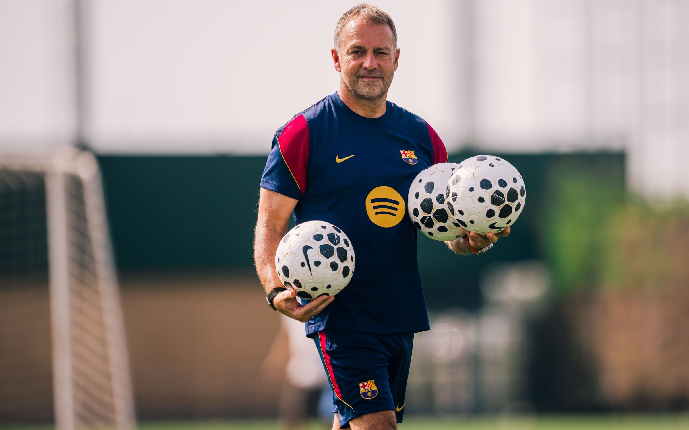 Hansi Flick dirige un entrenamiento del FC Barcelona
