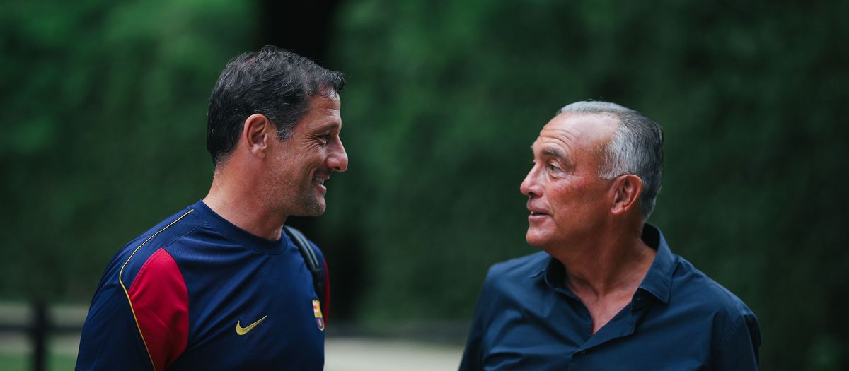 Rafa Yuste visita al Barça Atlètic en la Vall d'en Bas